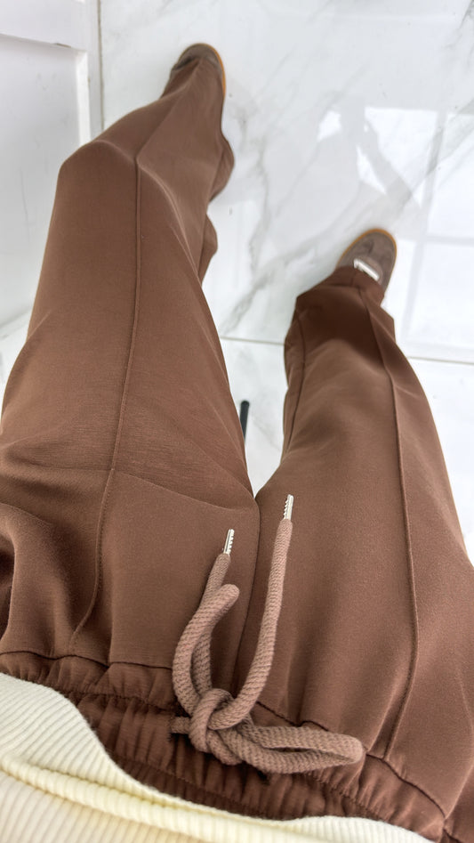 KYLIE brown super soft jogger with exposed seam detail