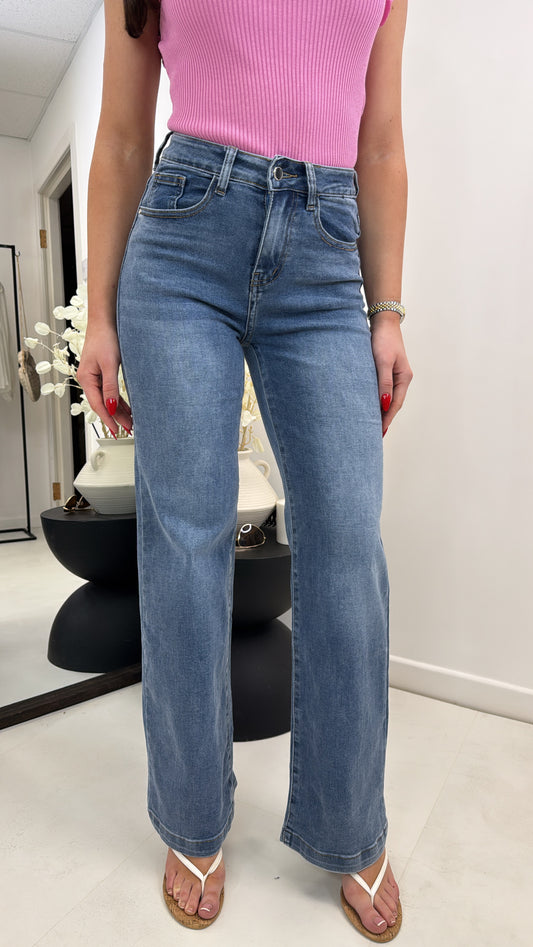ARIANA mid wash stretchy straight leg jeans