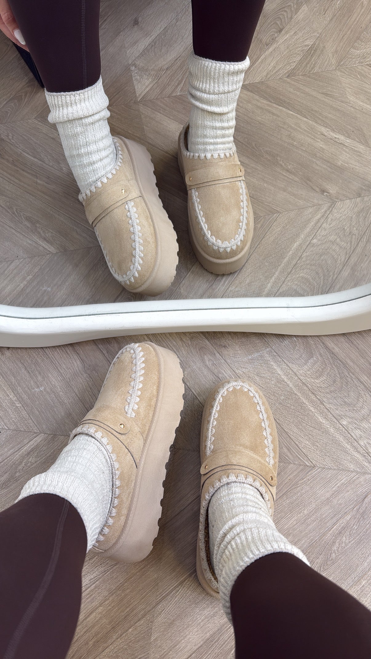 ALASKA beige fluffy flatform mules