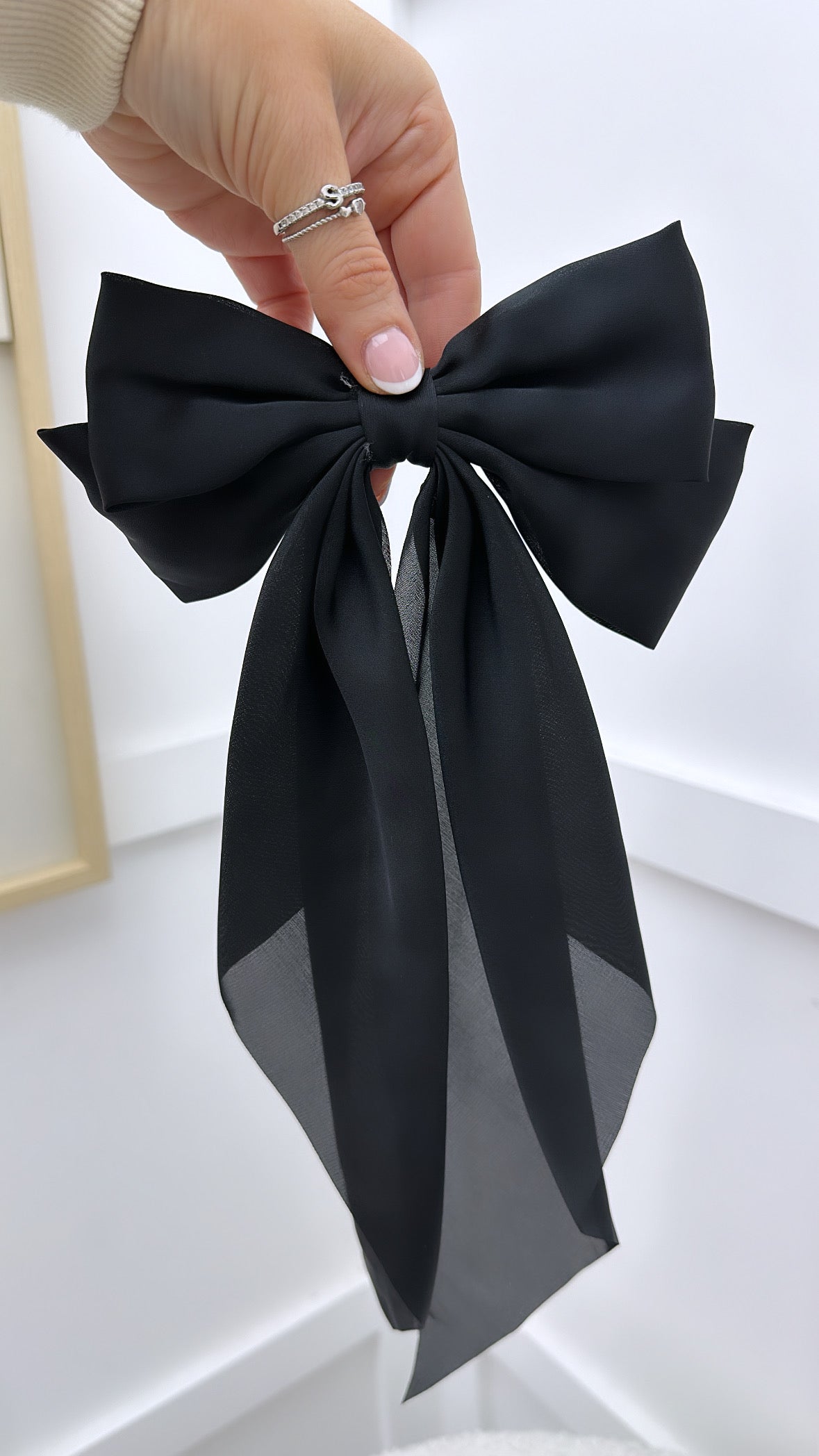 MIA black bow hair clip