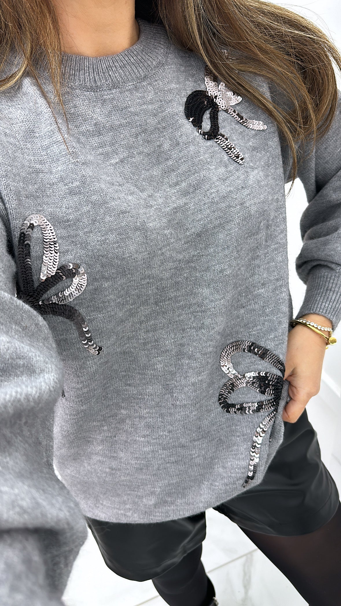 JAZMINE grey knit jumper with sequin bows