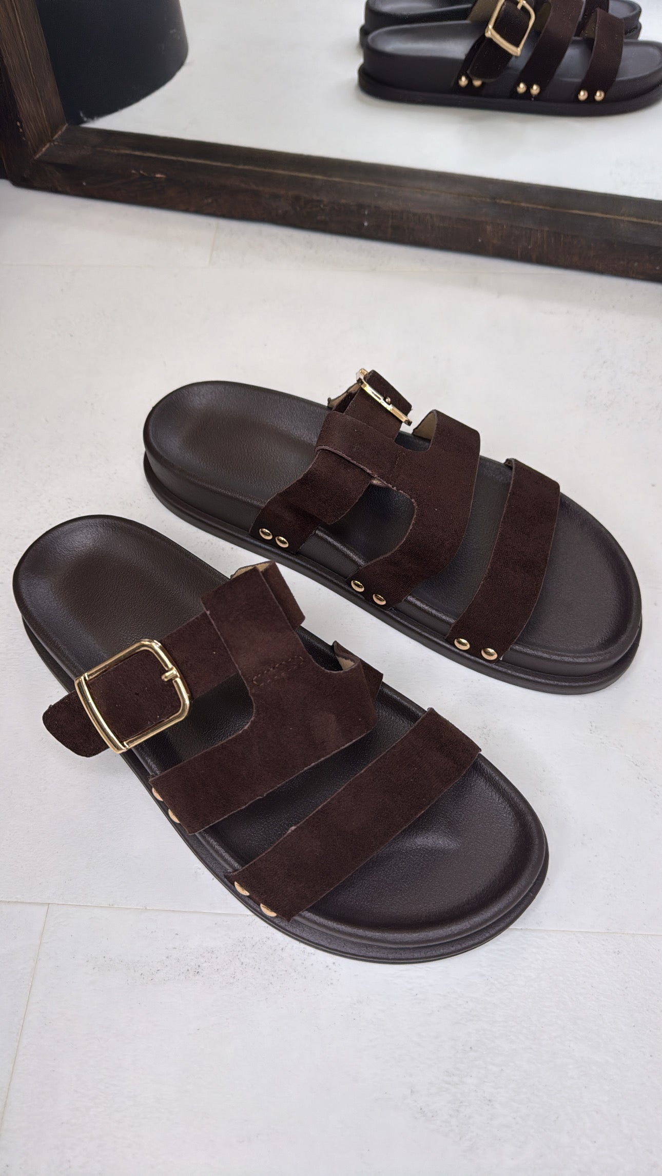 KOURTNEY brown faux suede slider