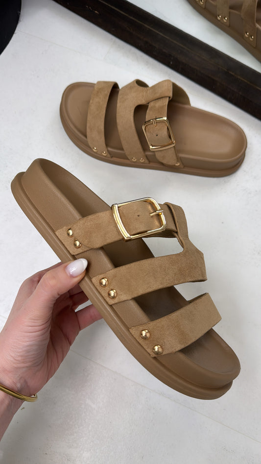 KOURTNEY camel faux suede slider