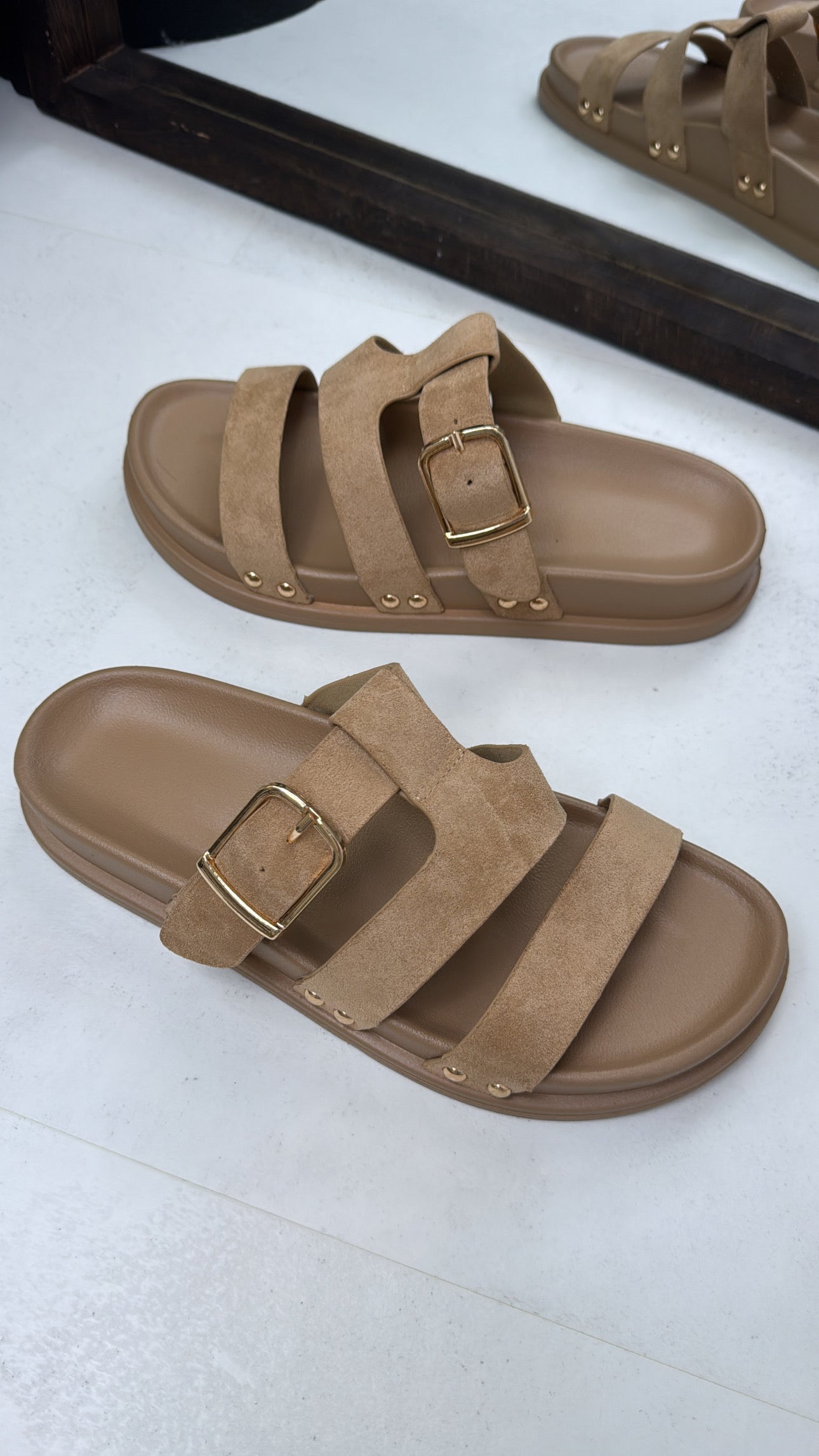 KOURTNEY camel faux suede slider