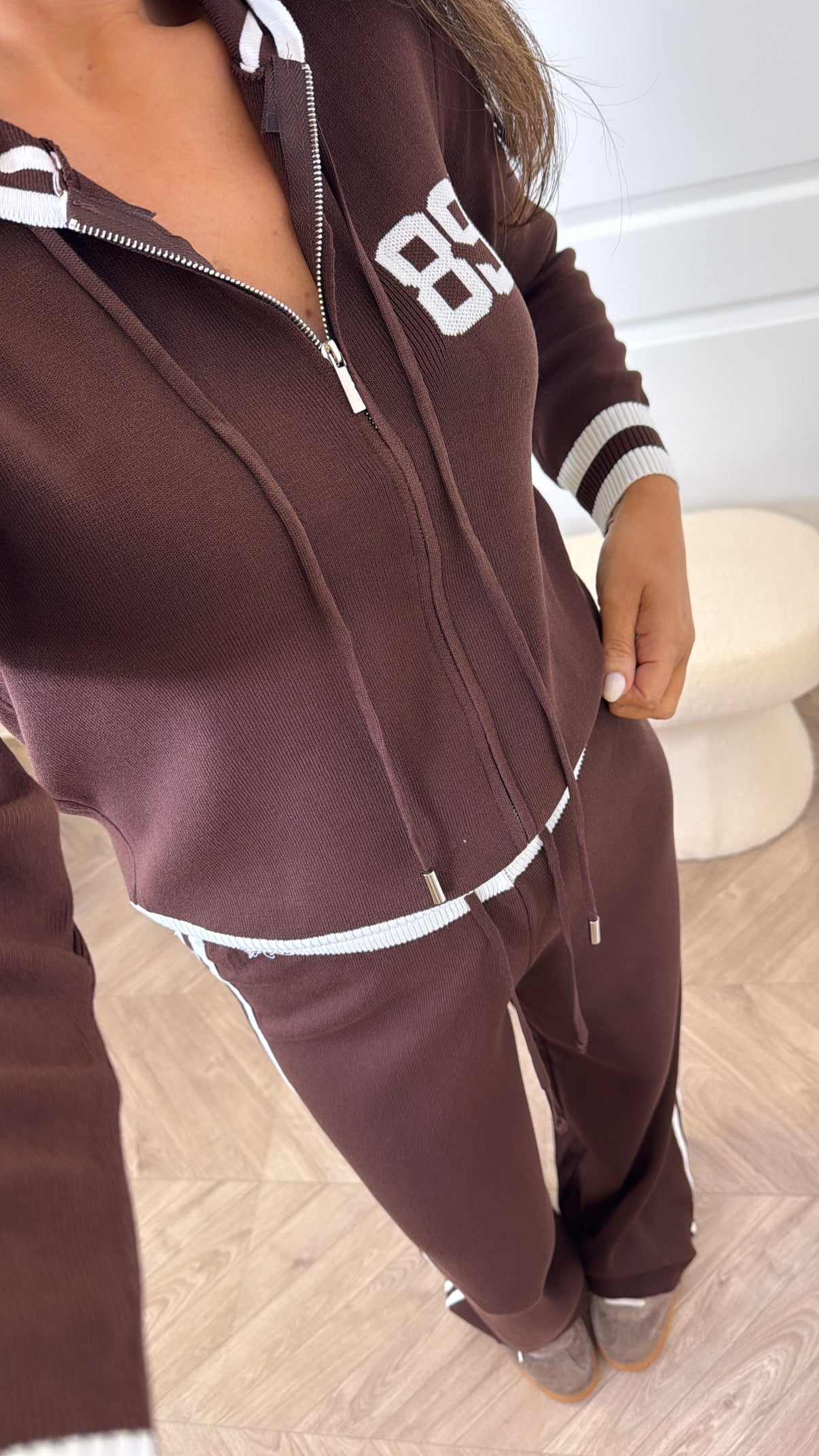 LIZZIE brown 89 logo fine knit jacket and joggers set