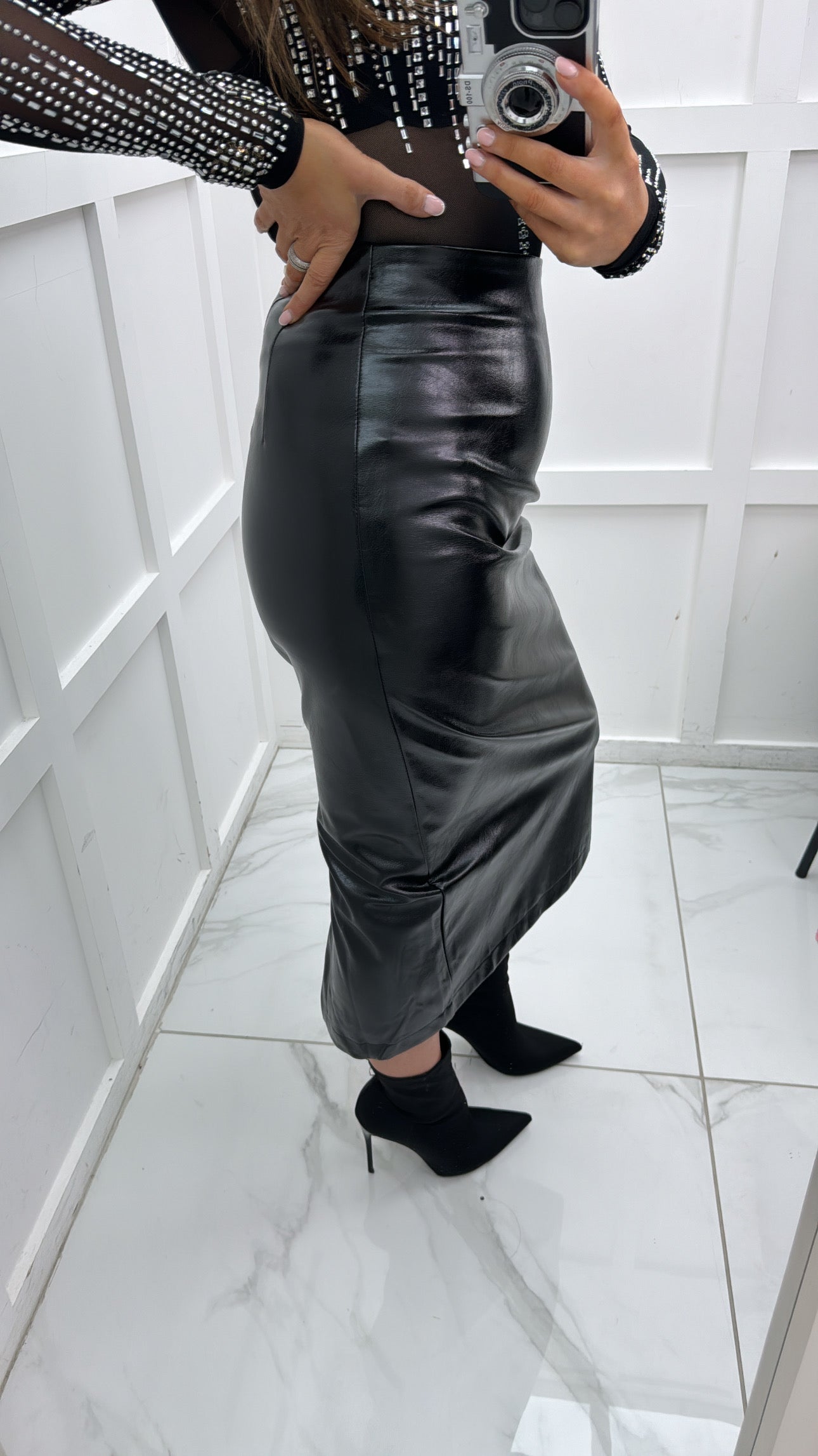 CHELSEA black faux leather midi skirt