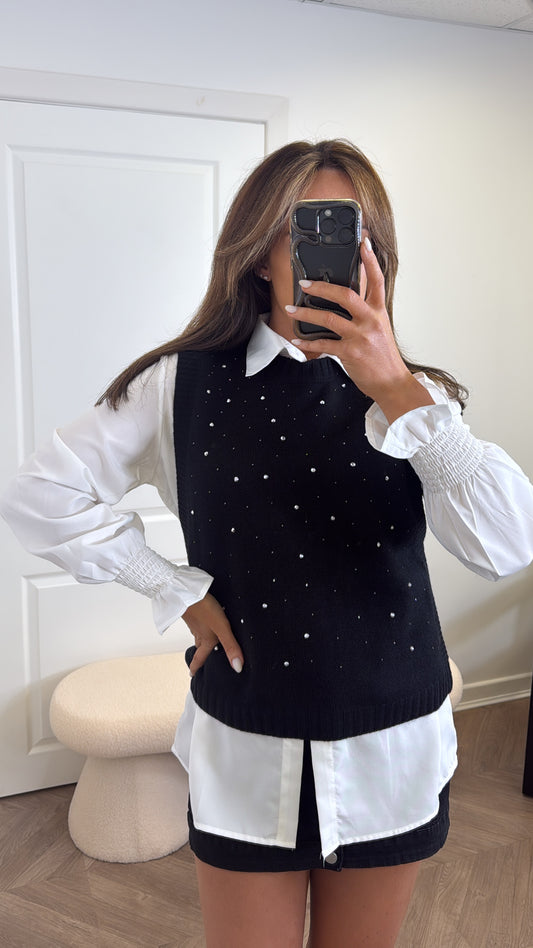 YASMINE black knitted tank top with white shirt
