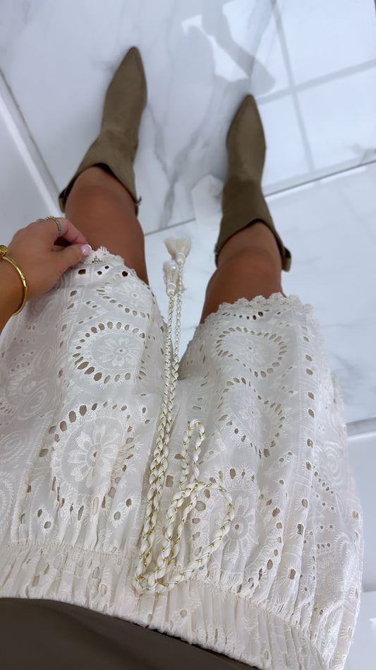 LUNA cream broderie anglaise shorts