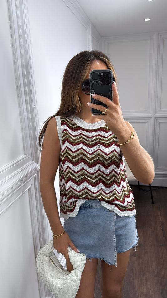 SAVANNAH white and red zig zag knitted vest