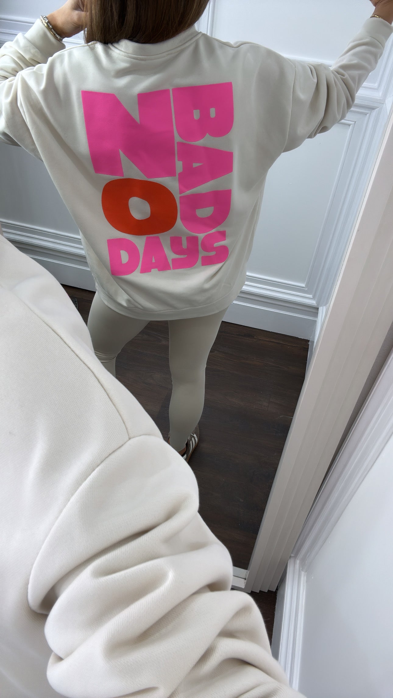 NO BAD DAYS beige sweatshirt