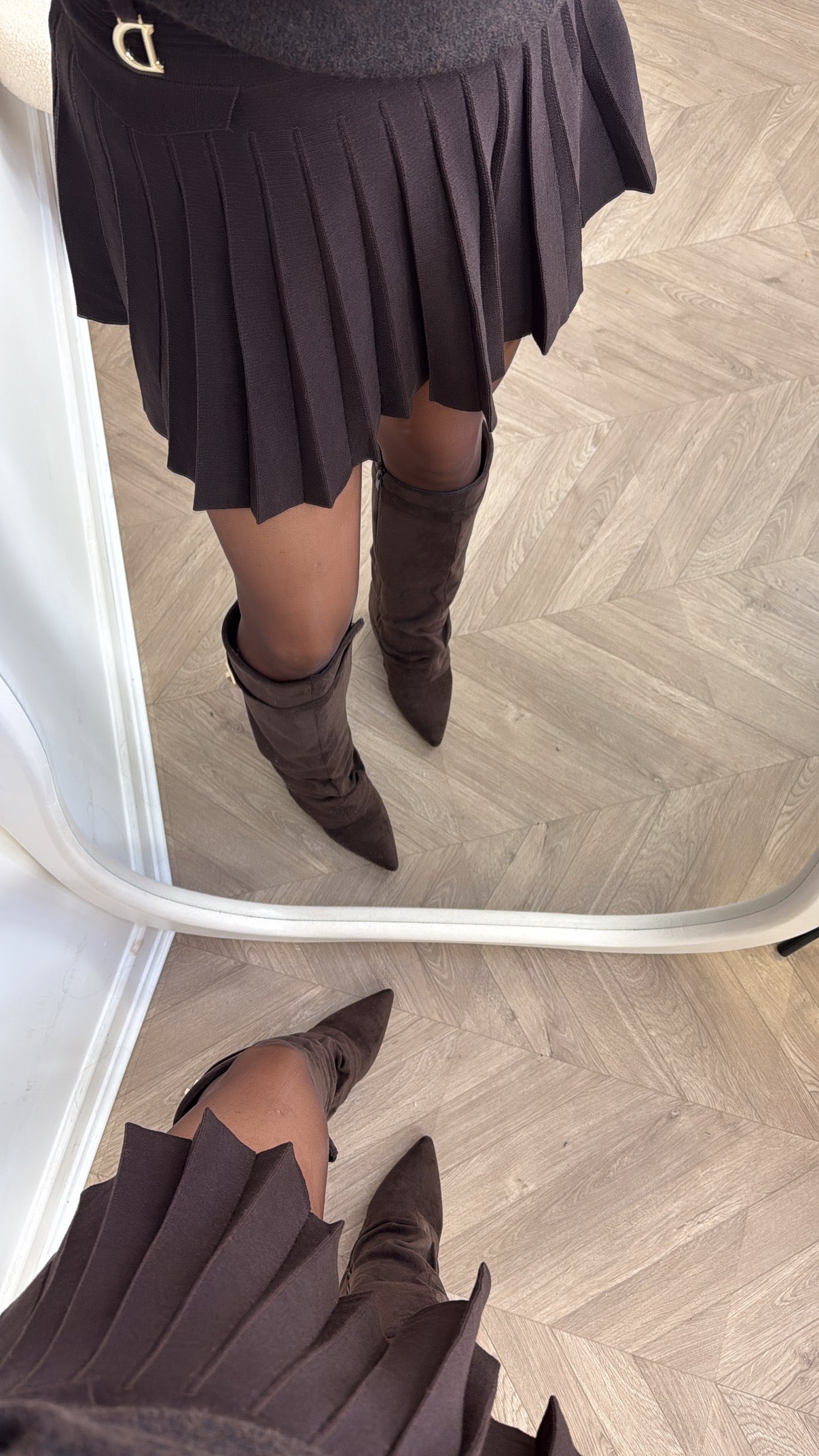 DAPHNE brown pleated tennis skirt