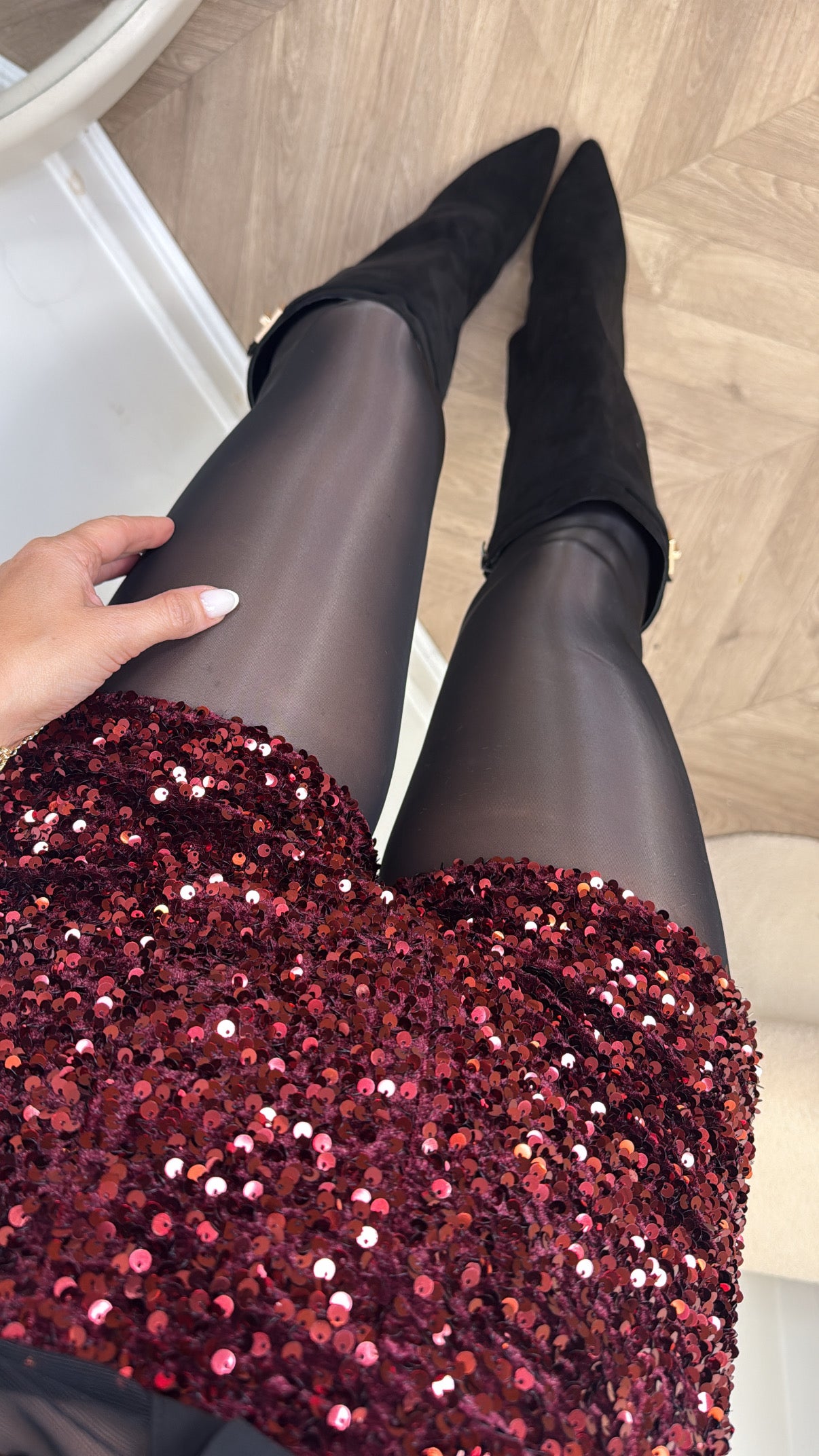 SASKIA burgundy sequin hot pants