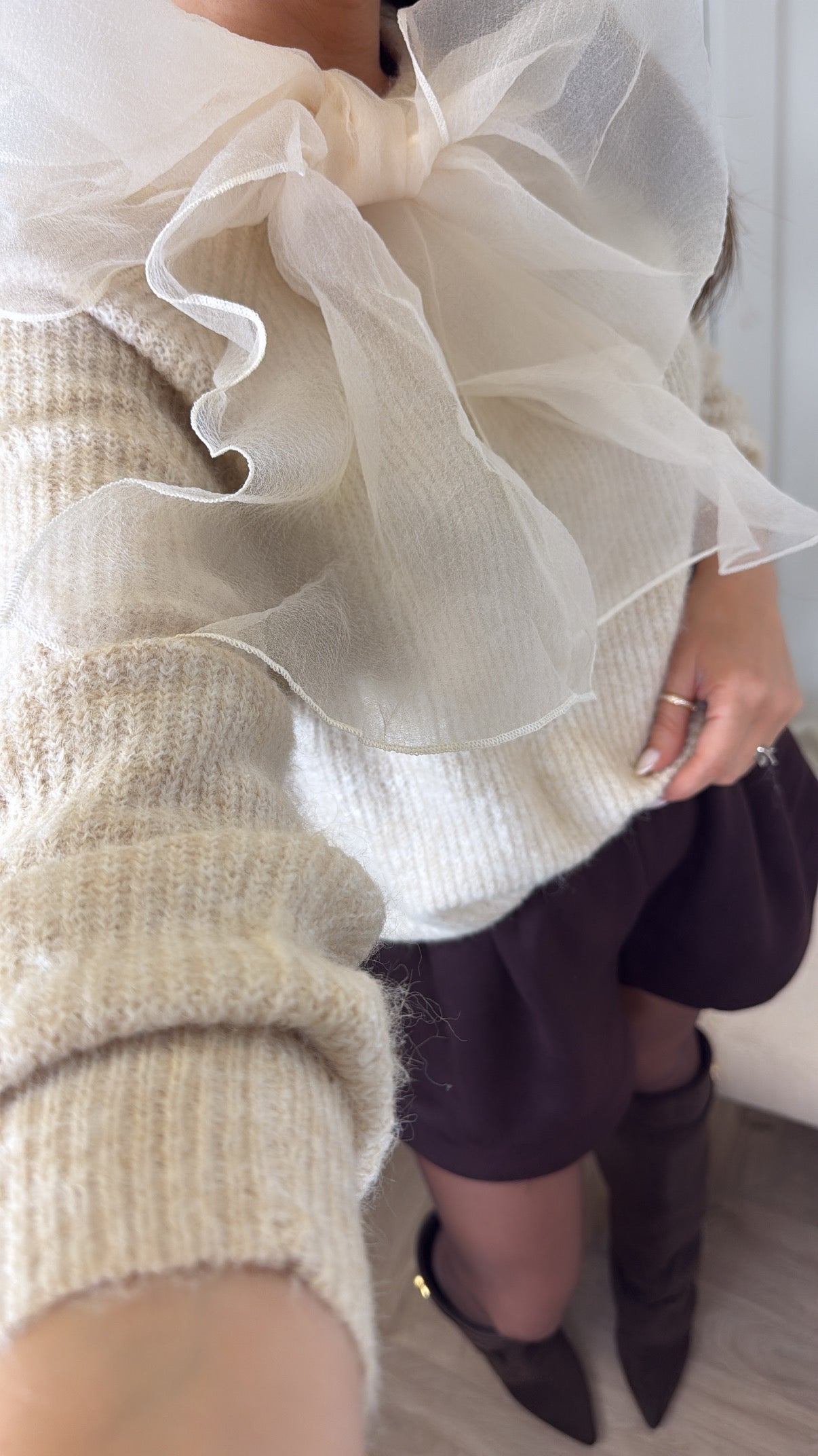 EMILIA beige jumper with chiffon oversize bow