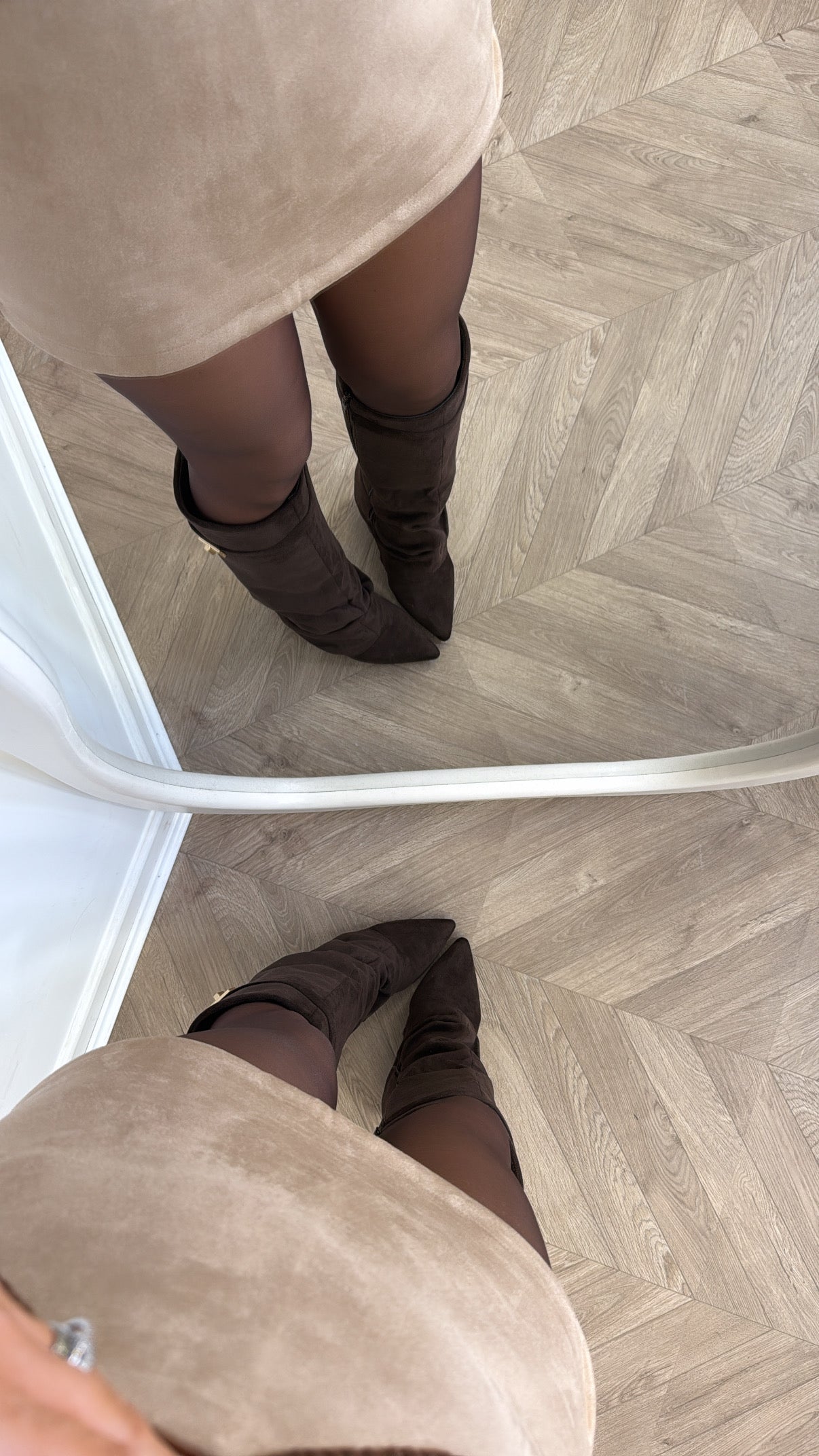 MINNIE beige faux suede skort