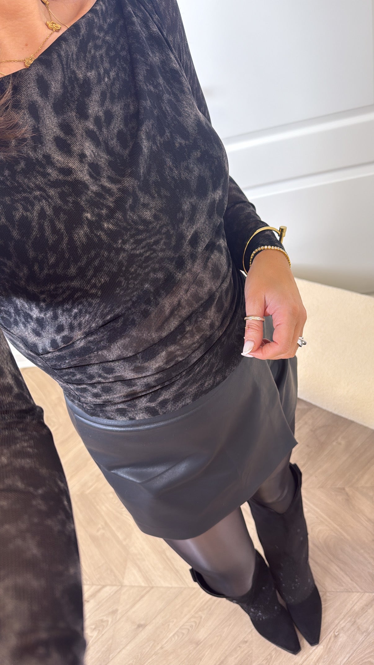 SOPHIA black mesh leopard top