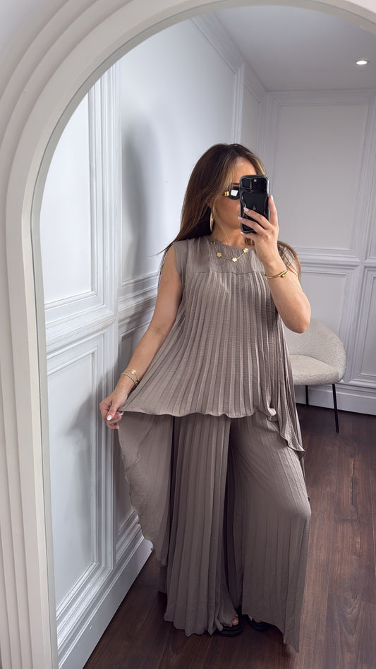 BOBBI mocha pleated dip hem top and palazzo trouser co-ord