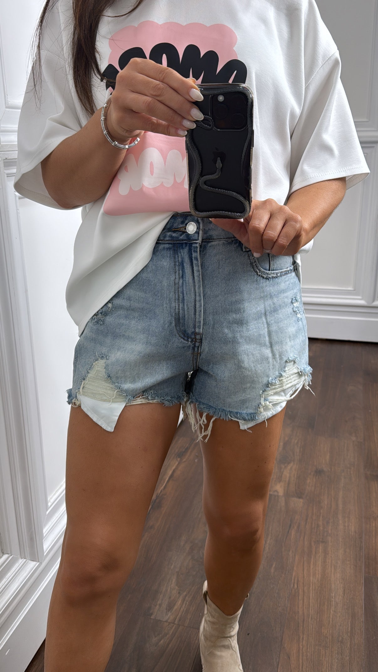 JENNIFER distressed mid wash denim shorts