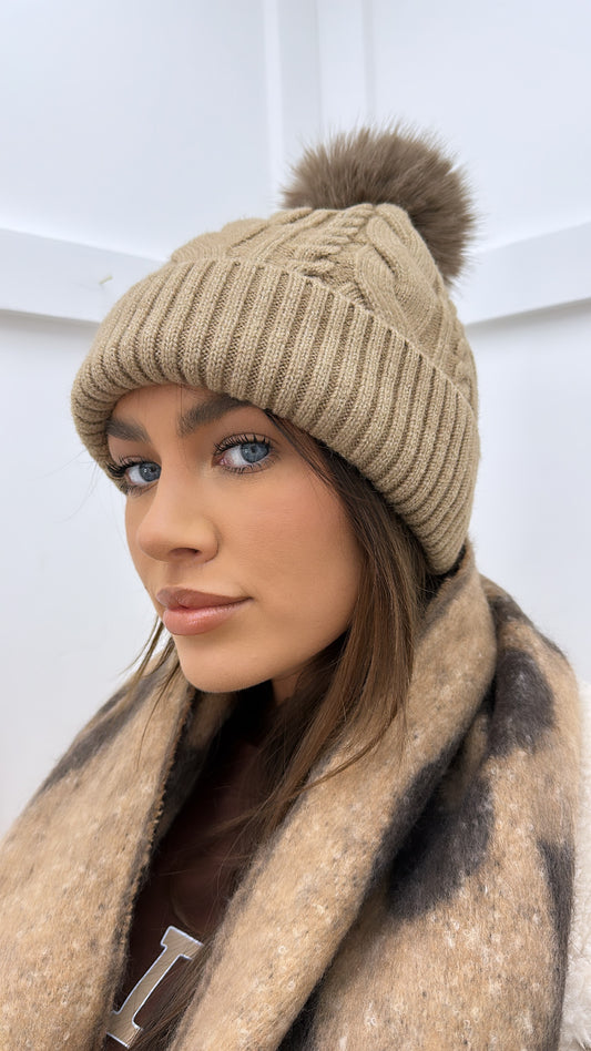 MARA beige cable knit pom pom hat