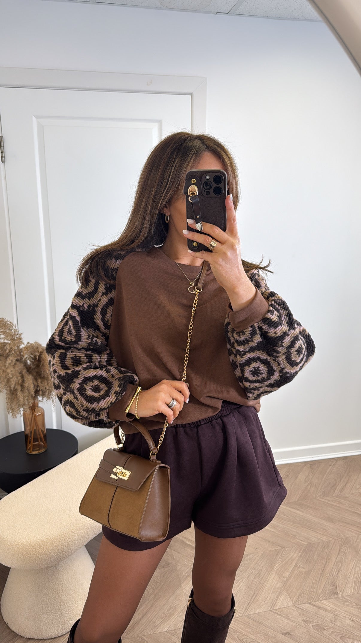 SARA brown sweatshirt with embroidered sleeves