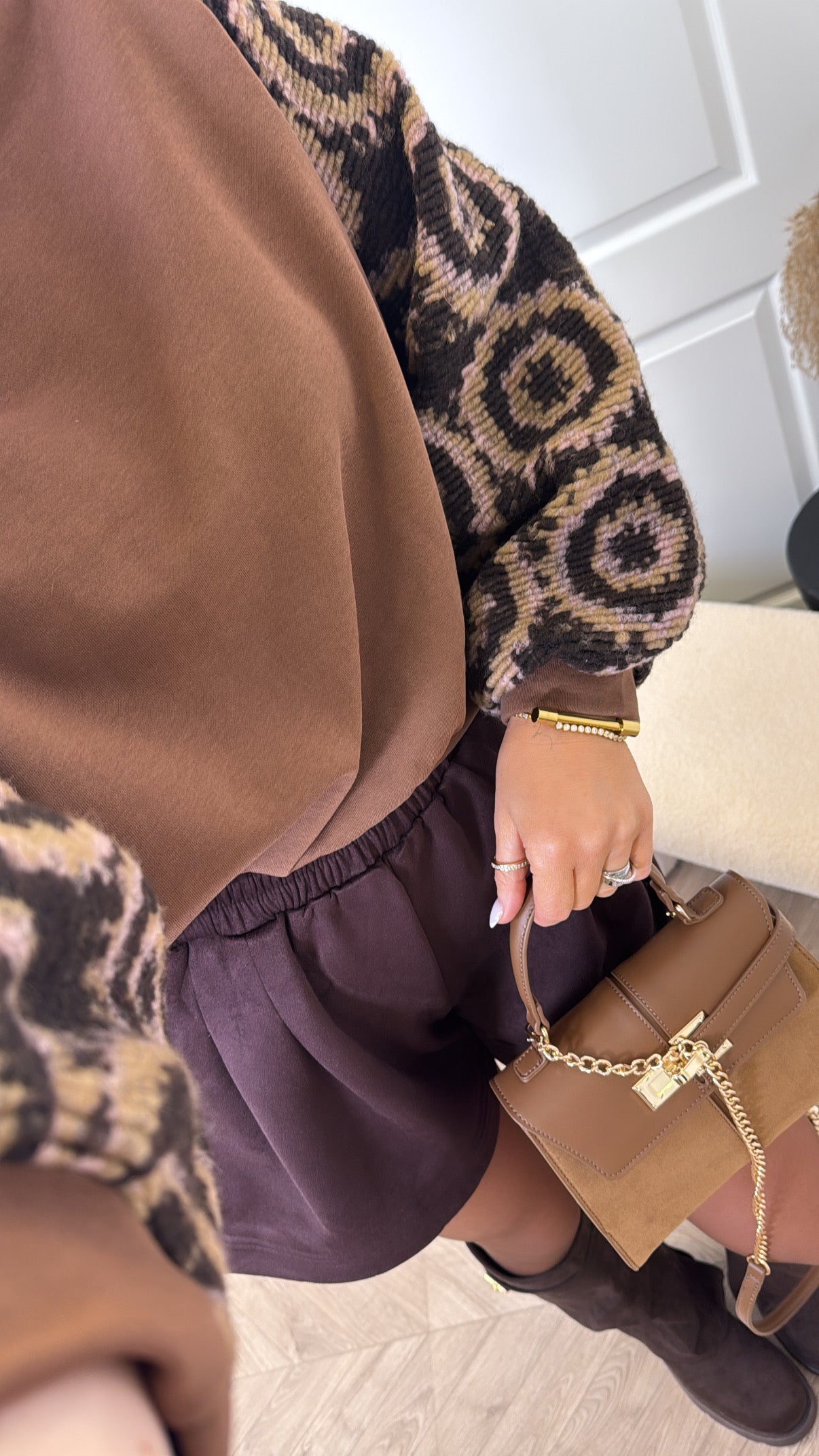 SARA brown sweatshirt with embroidered sleeves