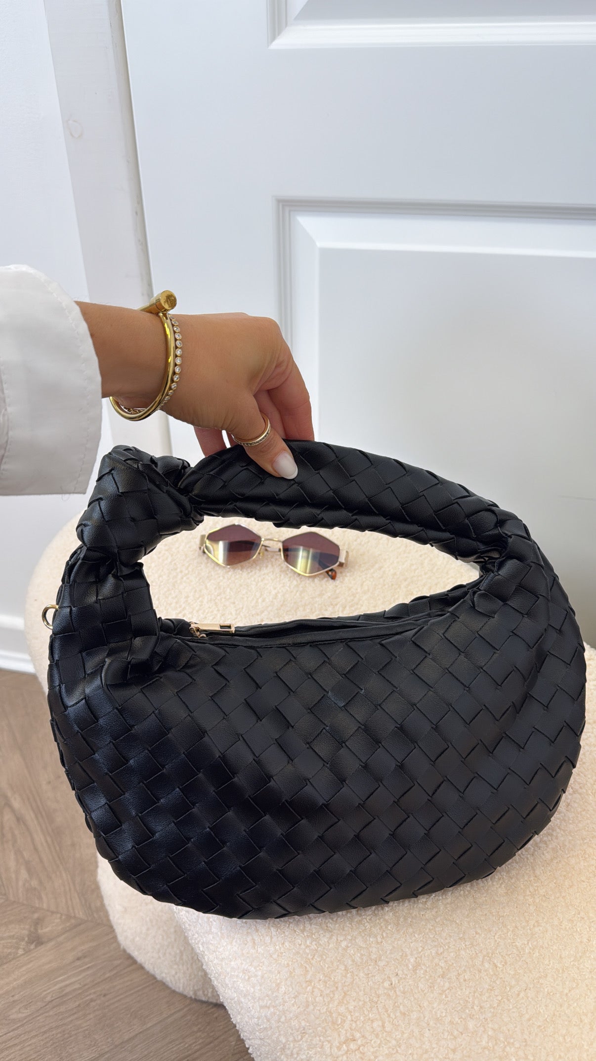 CHARLOTTE black woven bag with knot design