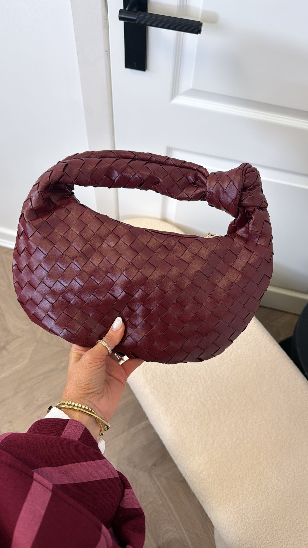 CHARLOTTE burgundy woven bag with knot design
