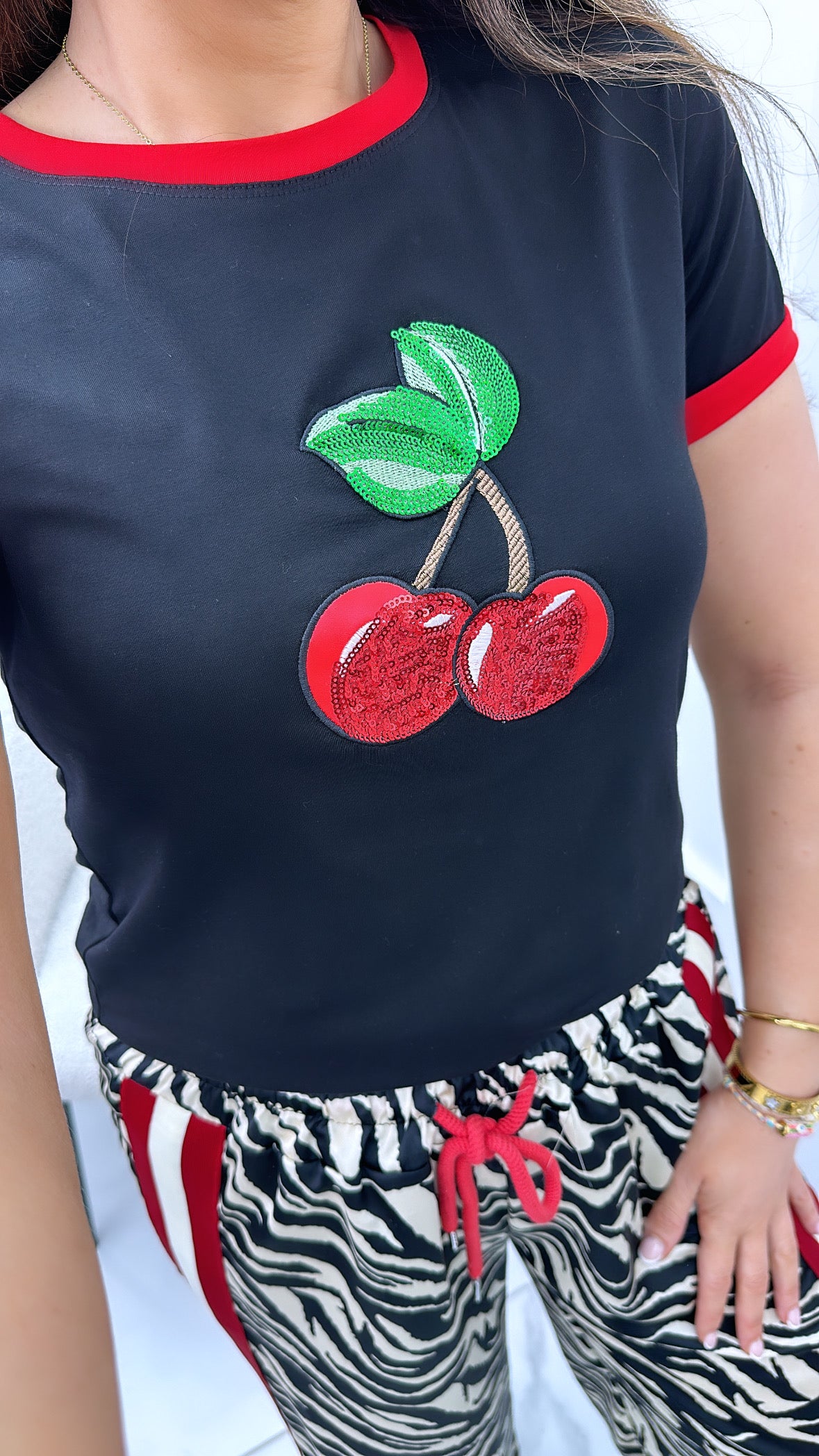 CHERRY black sequin motif t-shirt