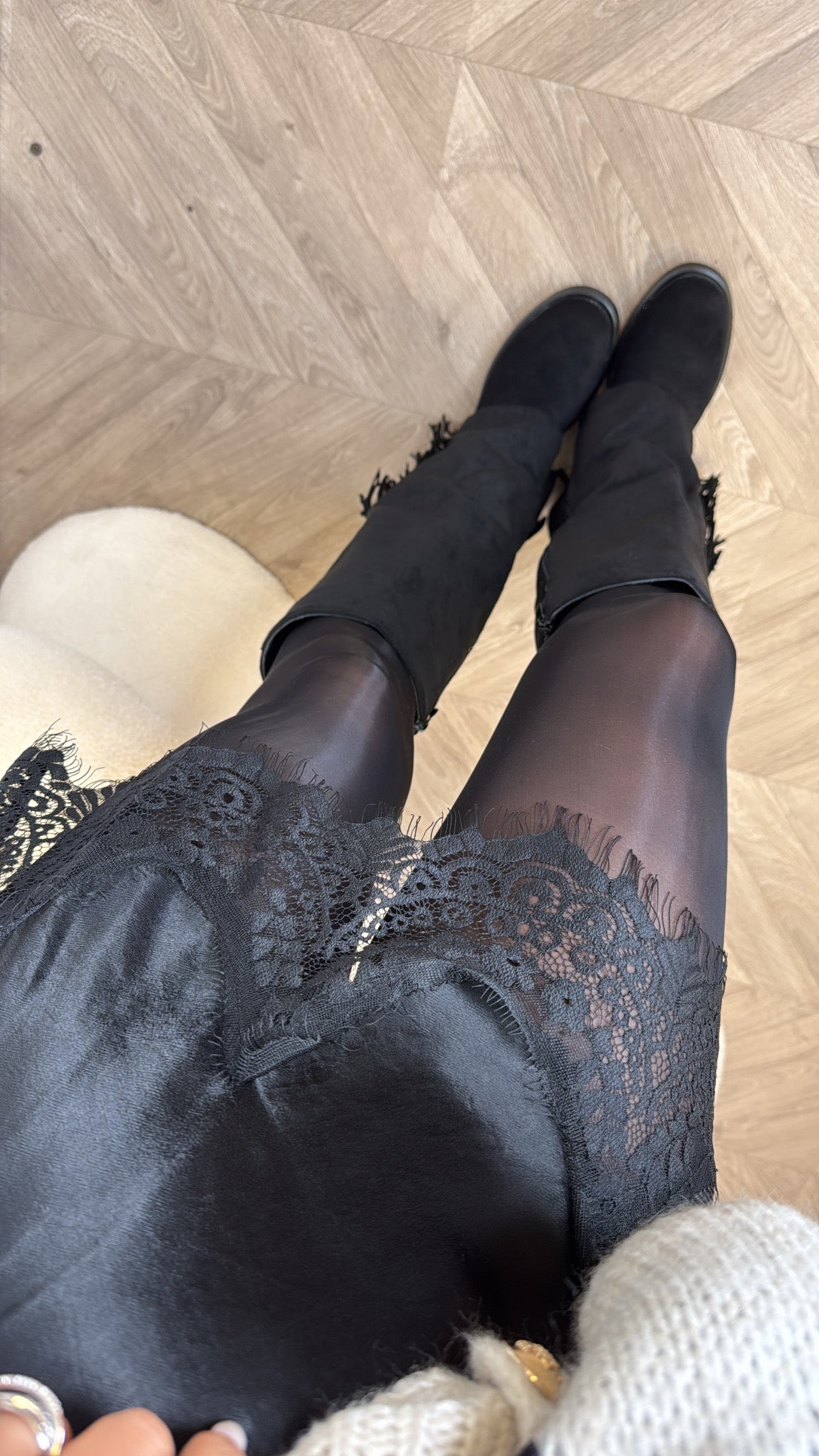 WILMA black lace hem skirt