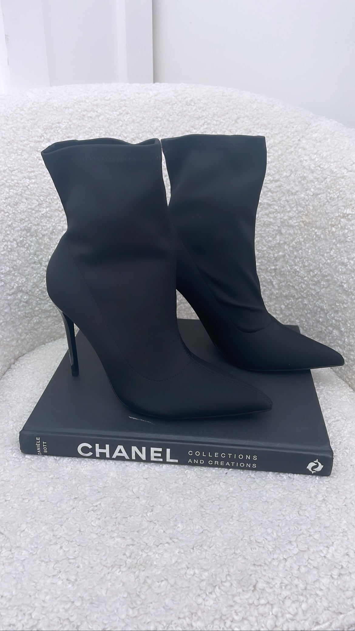 JAMELIA black high heel pointed sock boots